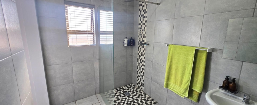 4 Bedroom Property for Sale in Kleinbaai Western Cape